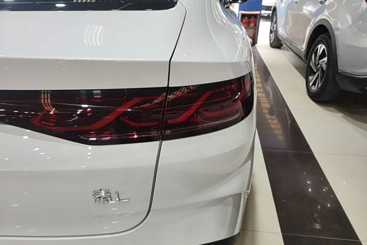Used BYD Qin L 2024 DM-i 120KM Excellence Model Right Rear Taillight