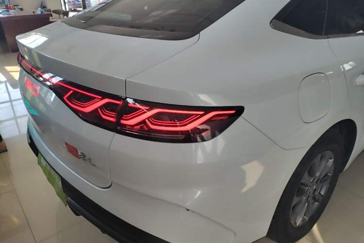 Used BYD Qin L 2024 DM-i 80KM Leading Model Right Rear Taillight