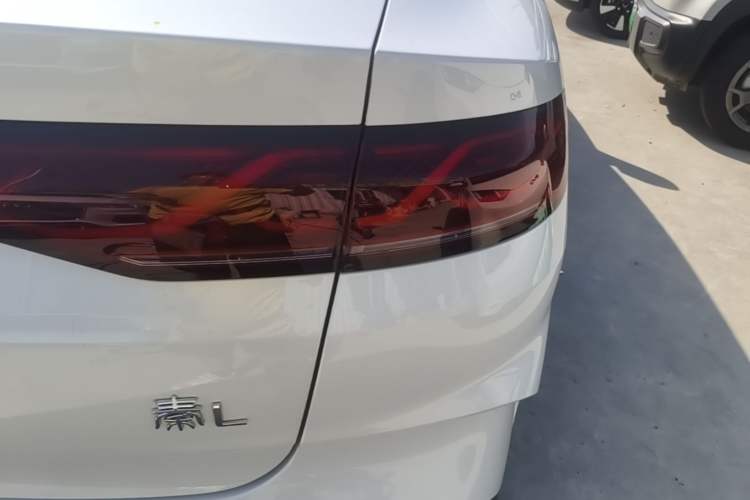 Used BYD Qin L 2024 DM-i 80KM Leading Model Right Rear Taillight