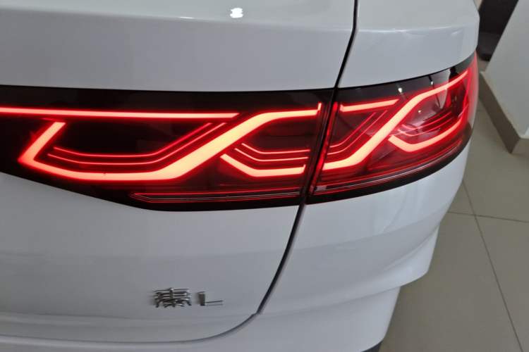 Used BYD Qin L 2024 DM-i 80KM Leading Model Right Rear Taillight