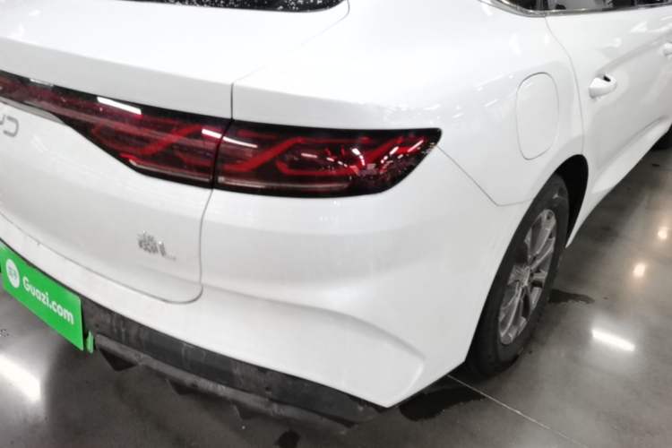 Used BYD Qin L 2024 DM-i 80KM Leading Model Right Rear Taillight