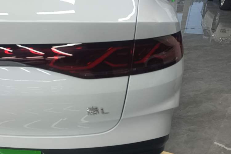 Used BYD Qin L 2024 DM-i 120KM Leading Model Right Rear Taillight