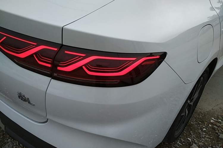 Used BYD Qin L 2024 DM-i 80KM Beyond Model Right Rear Taillight