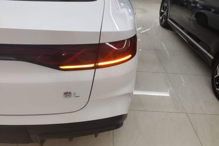 Used BYD Qin L 2024 DM-i 120KM Leading Model Right Rear Taillight