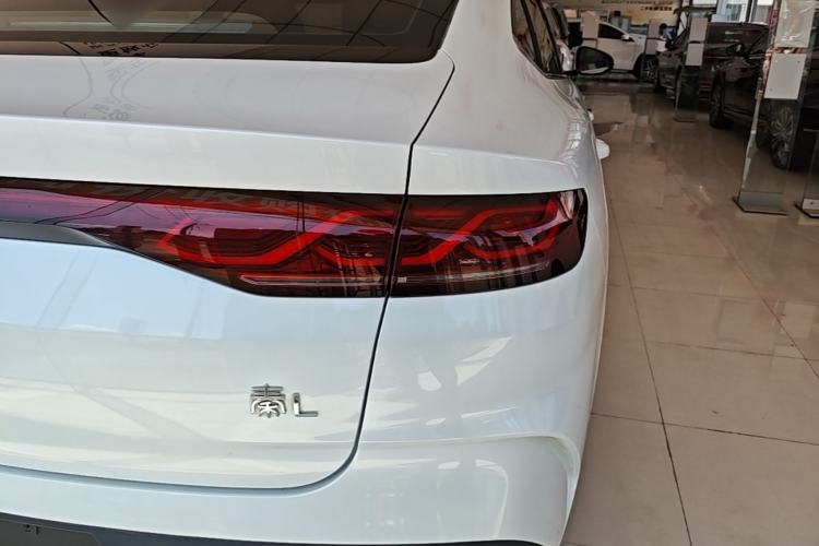 Used BYD Qin L 2024 DM-i 80KM Leading Model Right Rear Taillight