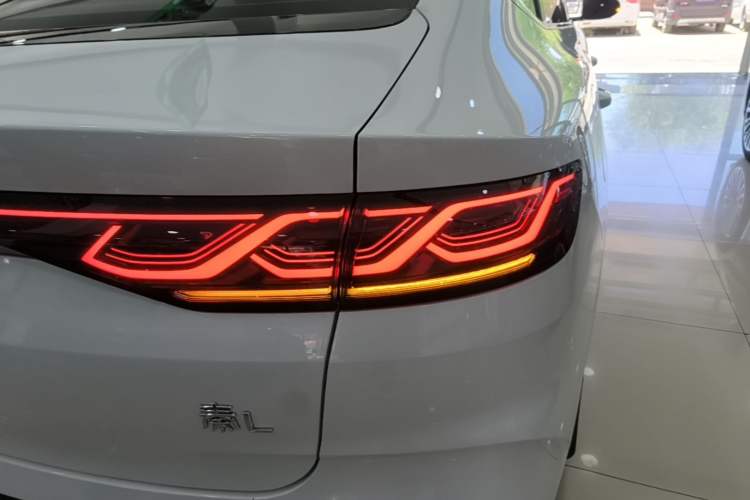Used BYD Qin L 2024 DM-i 120KM Leading Model Right Rear Taillight