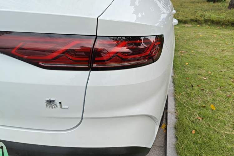 Used BYD Qin L 2024 DM-i 80KM Beyond Model Right Rear Taillight