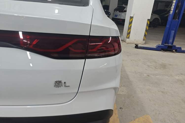 Used BYD Qin L 2024 DM-i 120KM Leading Model Right Rear Taillight