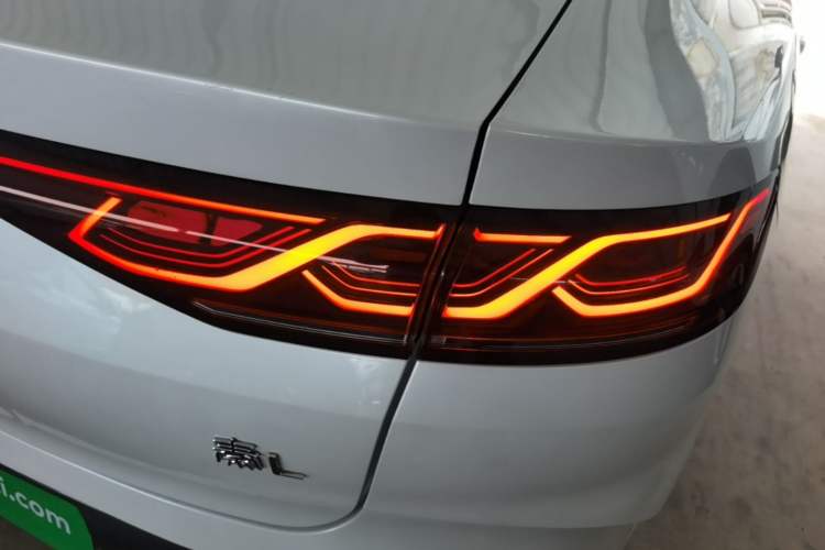 Used BYD Qin L 2024 DM-i 80KM Leading Model Right Rear Taillight