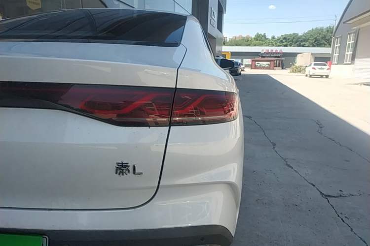 Used BYD Qin L 2024 DM-i 120KM Excellence Model Right Rear Taillight