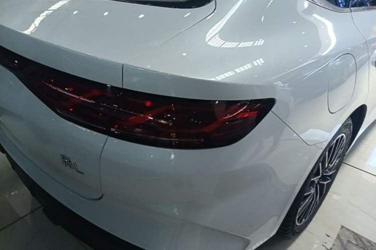 Used BYD Qin L 2024 DM-i 120KM Excellence Model Right Rear Taillight