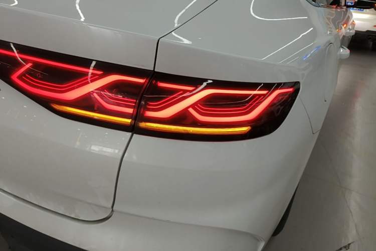 Used BYD Qin L 2024 DM-i 80KM Leading Model Right Rear Taillight