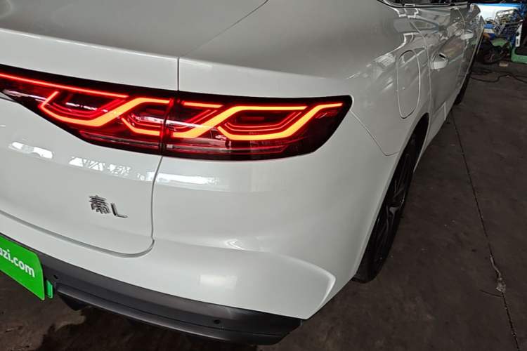 Used BYD Qin L 2024 DM-i 80KM Leading Model Right Rear Taillight
