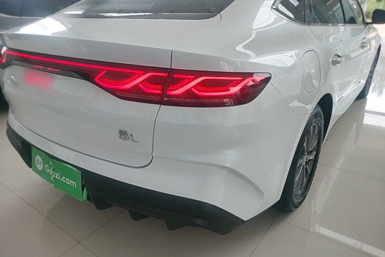 Used BYD Qin L 2024 DM-i 80KM Leading Model Right Rear Taillight