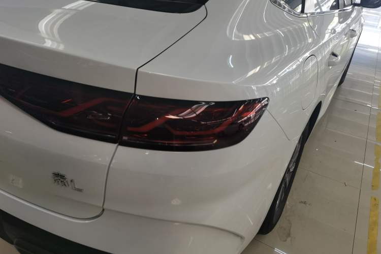 Used BYD Qin L 2024 DM-i 80KM Leading Model Right Rear Taillight