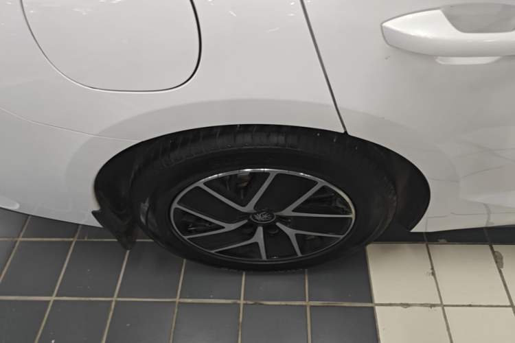 Used BYD Qin L 2024 DM-i 80KM Beyond Model Right Rear Wheel Hub