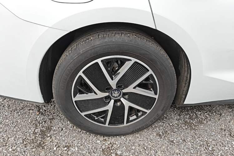 Used BYD Qin L 2024 DM-i 80KM Beyond Model Right Rear Wheel Hub