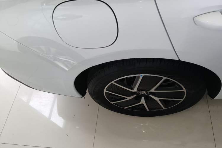 Used BYD Qin L 2024 DM-i 120KM Beyond Model Right Rear Wheel Hub