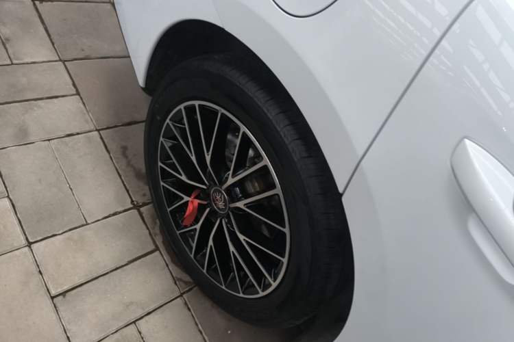 Used BYD Qin L 2024 DM-i 120KM Excellence Model Right Rear Wheel Hub