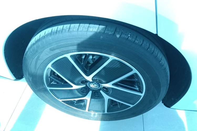 Used BYD Qin L 2024 DM-i 120KM Beyond Model Right Rear Wheel Hub