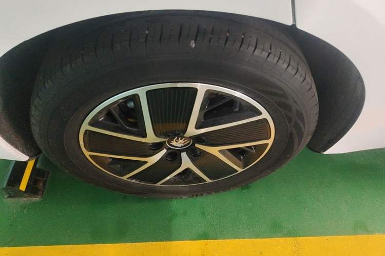Used BYD Qin L 2024 DM-i 120KM Leading Model Right Rear Wheel Hub