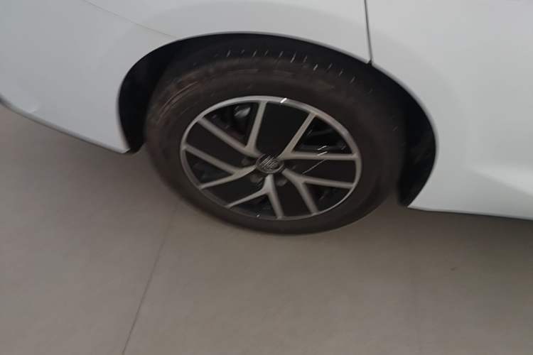 Used BYD Qin L 2024 DM-i 120KM Leading Model Right Rear Wheel Hub