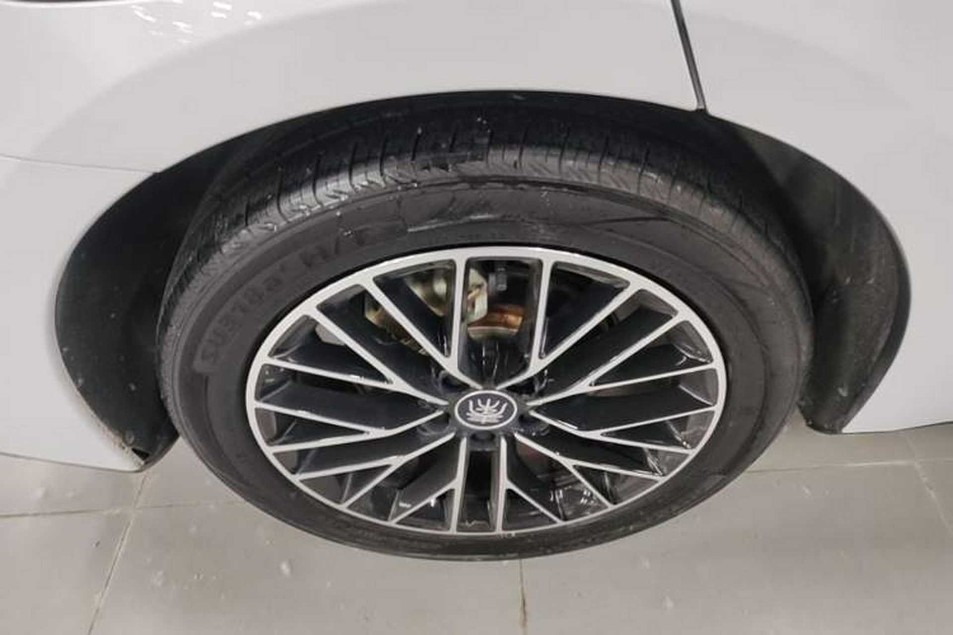 Used BYD Qin L 2024 DM-i 120KM Excellence Model Right Rear Wheel Hub