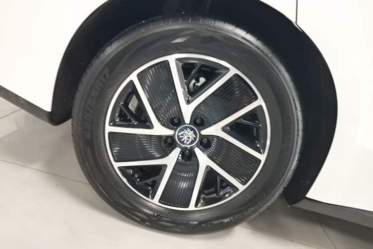 Used BYD Qin L 2024 DM-i 120KM Beyond Model Right Rear Wheel Hub