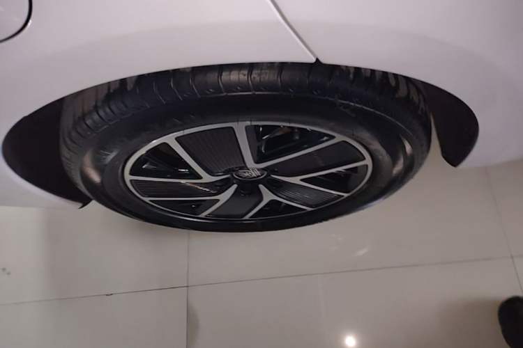 Used BYD Qin L 2024 DM-i 120KM Beyond Model Right Rear Wheel Hub