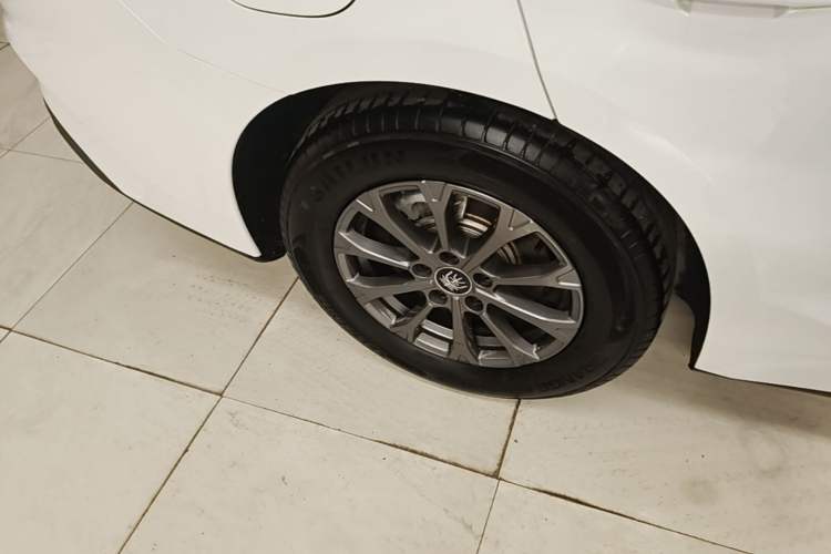 Used BYD Qin L 2024 DM-i 80KM Leading Model Right Rear Wheel Hub