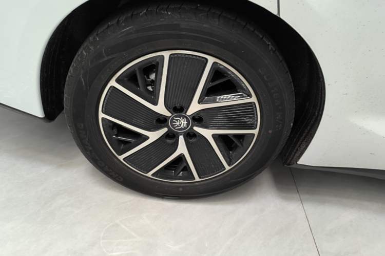 Used BYD Qin L 2024 DM-i 80KM Beyond Model Right Rear Wheel Hub
