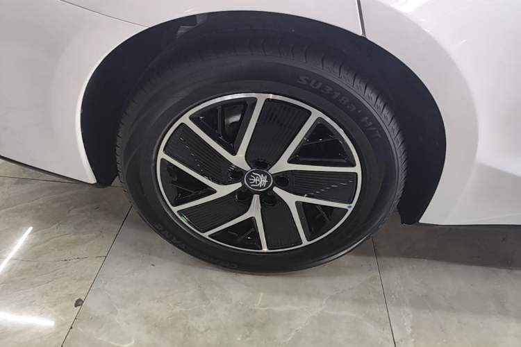 Used BYD Qin L 2024 DM-i 80KM Beyond Model Right Rear Wheel Hub