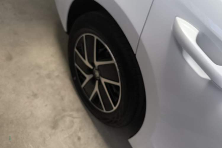 Used BYD Qin L 2024 DM-i 120KM Leading Model Right Rear Wheel Hub
