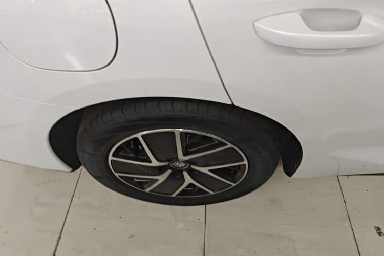 Used BYD Qin L 2024 DM-i 120KM Leading Model Right Rear Wheel Hub