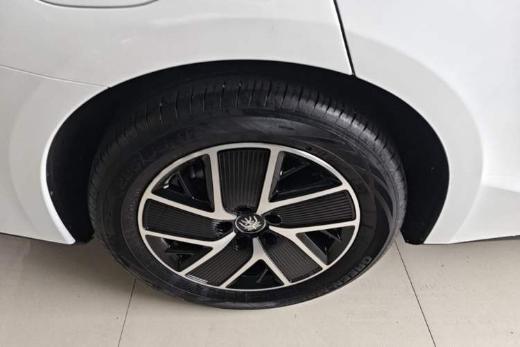 Used BYD Qin L 2024 DM-i 120KM Beyond Model Right Rear Wheel Hub