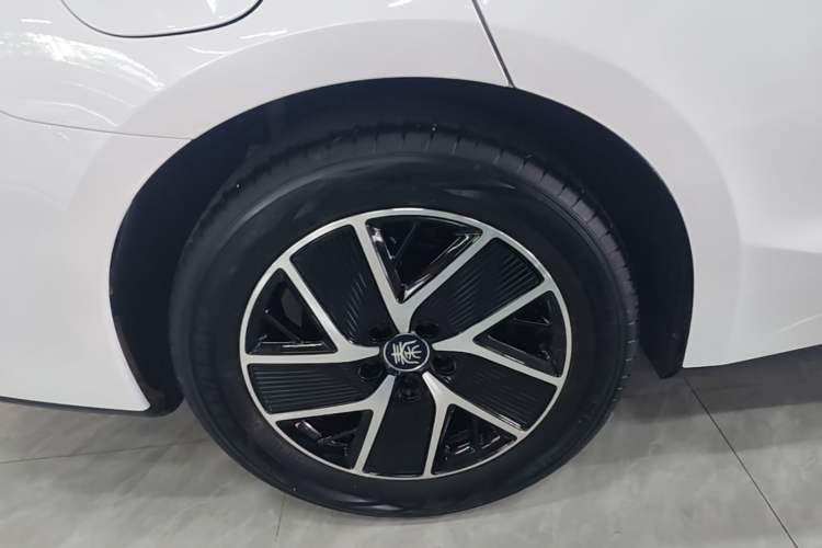 Used BYD Qin L 2024 DM-i 120KM Leading Model Right Rear Wheel Hub
