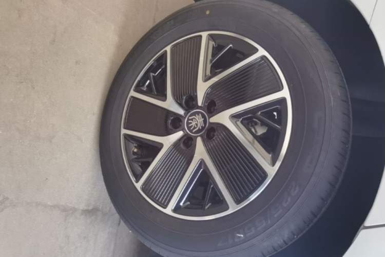 Used BYD Qin L 2024 DM-i 80KM Beyond Model Right Rear Wheel Hub