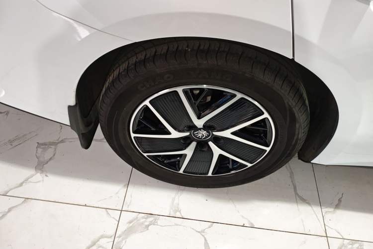 Used BYD Qin L 2024 DM-i 120KM Beyond Model Right Rear Wheel Hub