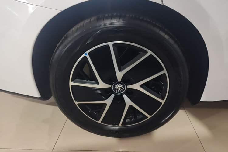 Used BYD Qin L 2024 DM-i 120KM Leading Model Right Rear Wheel Hub