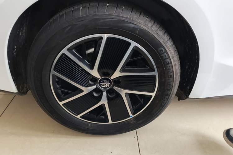 Used BYD Qin L 2024 DM-i 120KM Beyond Model Right Rear Wheel Hub