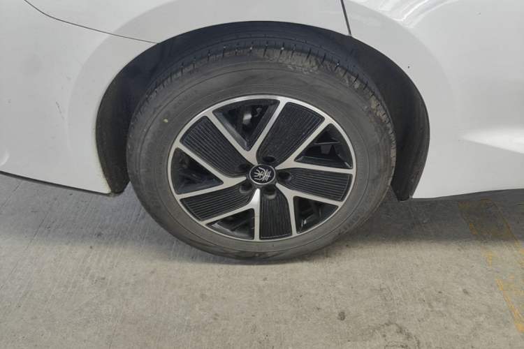 Used BYD Qin L 2024 DM-i 80KM Beyond Model Right Rear Wheel Hub