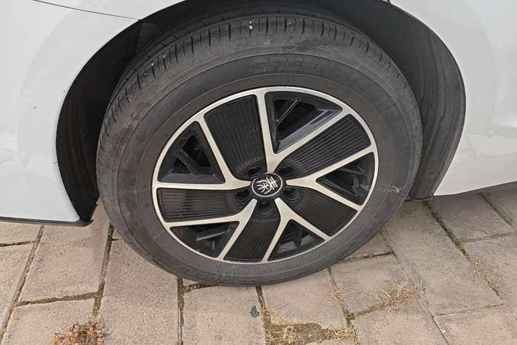 Used BYD Qin L 2024 DM-i 120KM Beyond Model Right Rear Wheel Hub