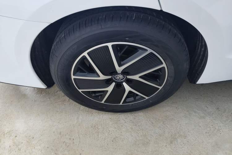 Used BYD Qin L 2024 DM-i 80KM Beyond Model Right Rear Wheel Hub