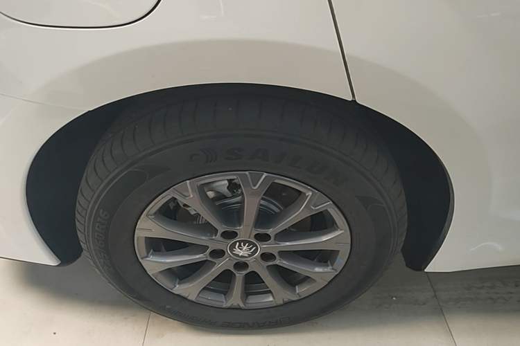 Used BYD Qin L 2024 DM-i 80KM Leading Model Right Rear Wheel Hub