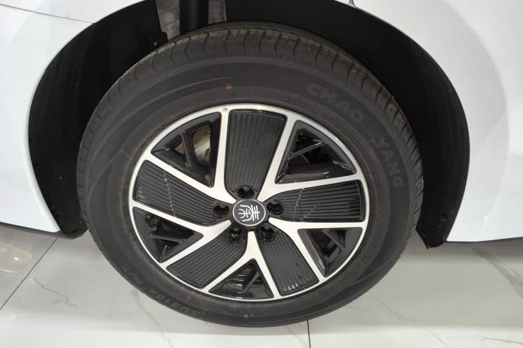 Used BYD Qin L 2024 DM-i 120KM Beyond Model Right Rear Wheel Hub