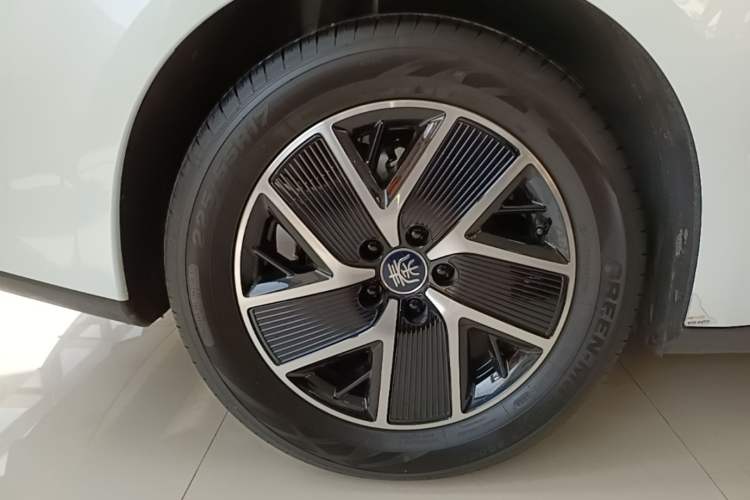Used BYD Qin L 2024 DM-i 80KM Beyond Model Right Rear Wheel Hub