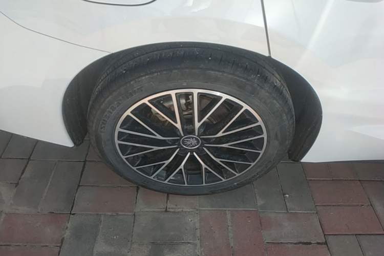 Used BYD Qin L 2024 DM-i 120KM Excellence Model Right Rear Wheel Hub
