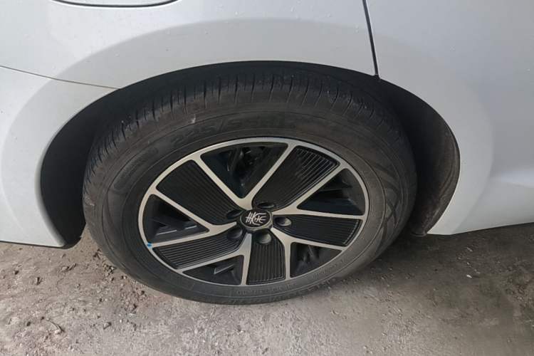 Used BYD Qin L 2024 DM-i 120KM Beyond Model Right Rear Wheel Hub