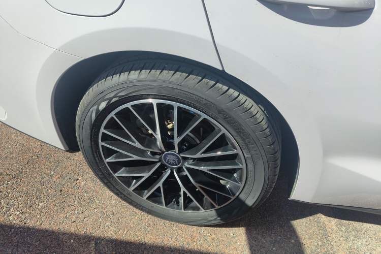 Used BYD Qin L 2024 DM-i 120KM Excellence Model Right Rear Wheel Hub