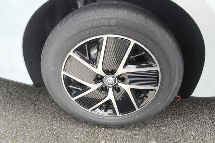 Used BYD Qin L 2024 DM-i 120KM Beyond Model Right Rear Wheel Hub